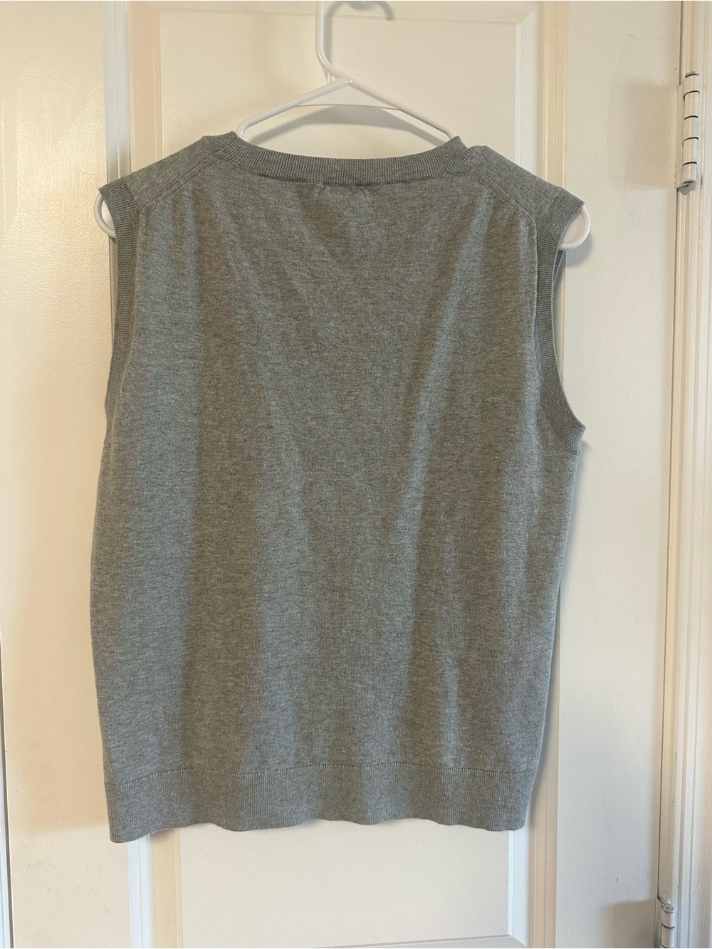 J.Crew Sleeveless 💯 Cotton Crewneck Shirt in Heather Gray - Picture 5 of 6